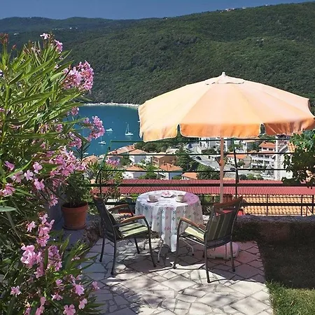 Fuer 2 Personen Ca 21 Qm In Rabac, Istrien Bucht Von Rabac